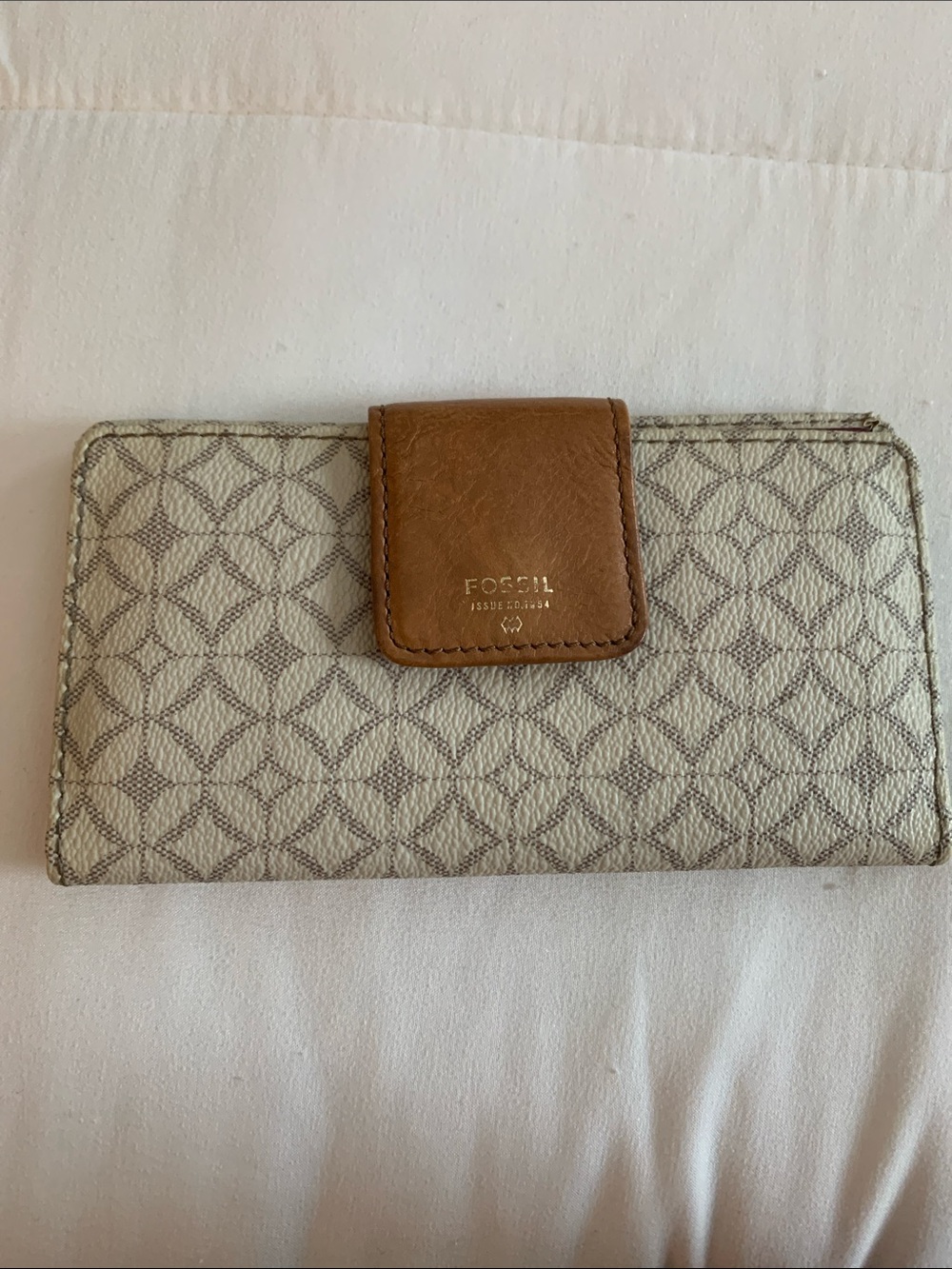 Fossil Beige Patterned Wallet with Tan Leather Snap Closure